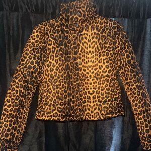 Cropped leopard puffer jacket